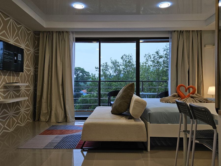 777 Beach Condo: studio with a balcony onto the trees
